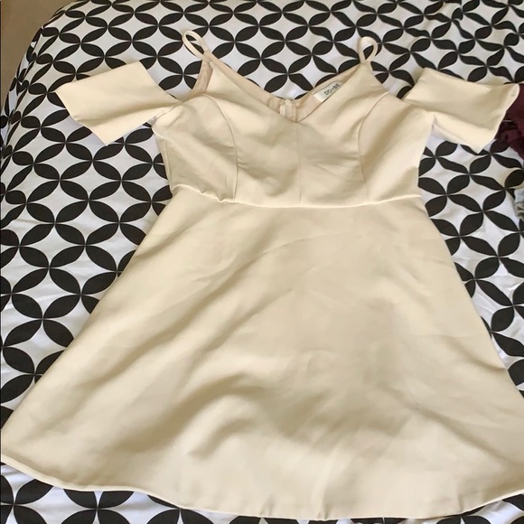 DO+BE Dresses & Skirts - DO+BE cream cold shoulder dress M
